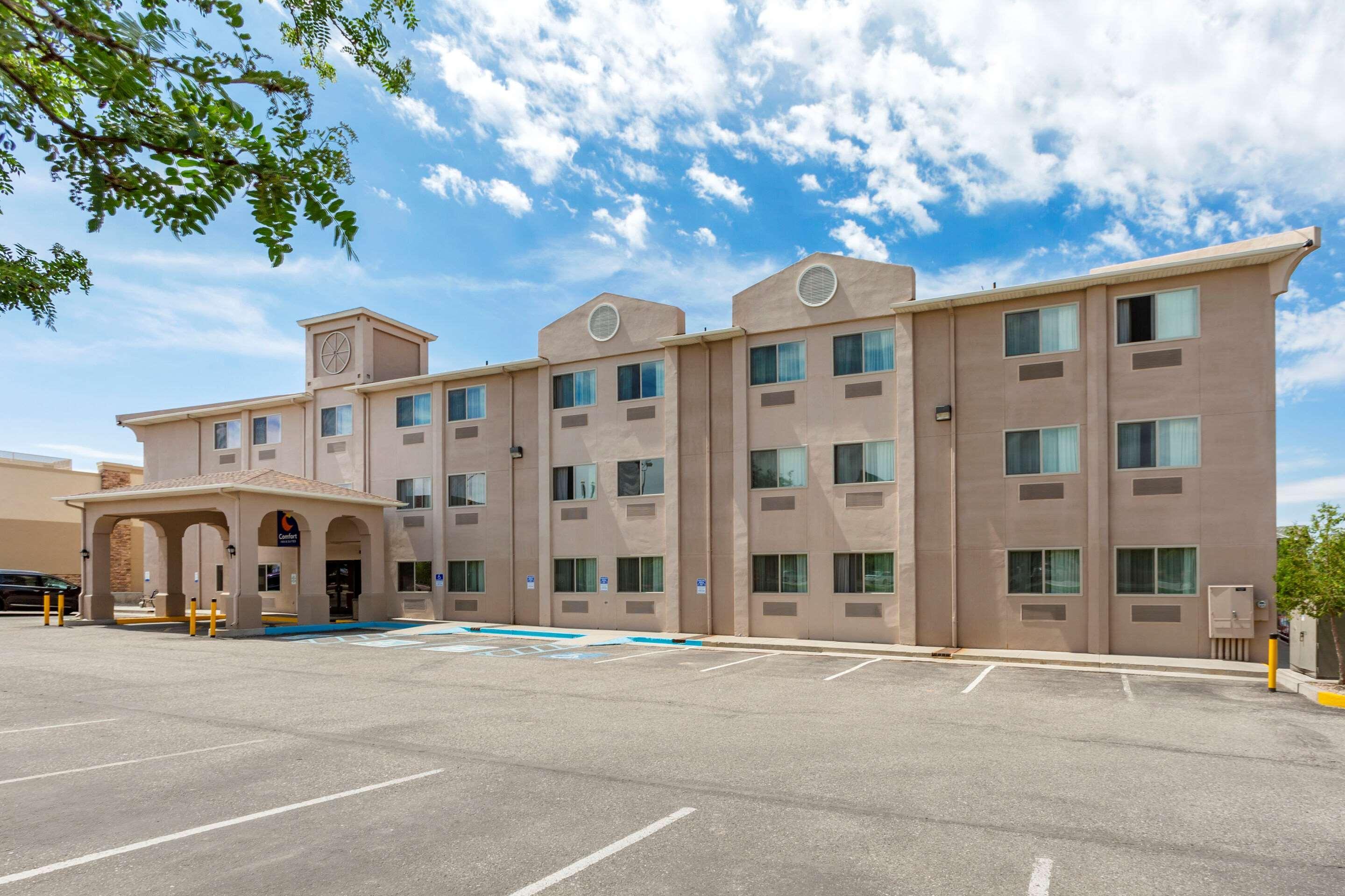 Wingate By Wyndham Los Alamos Hotel Exterior photo